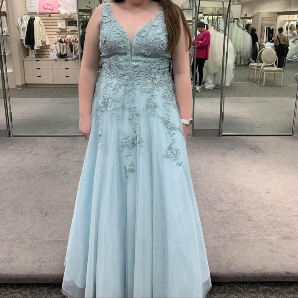 Blue Sleeveless V-Neck Prom Gown